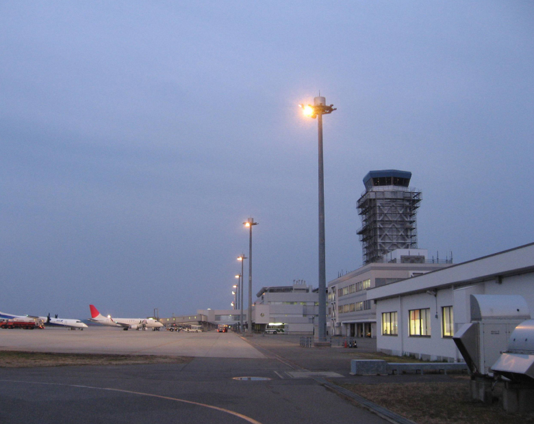 新潟空港エプロン照明灯改良その他工事